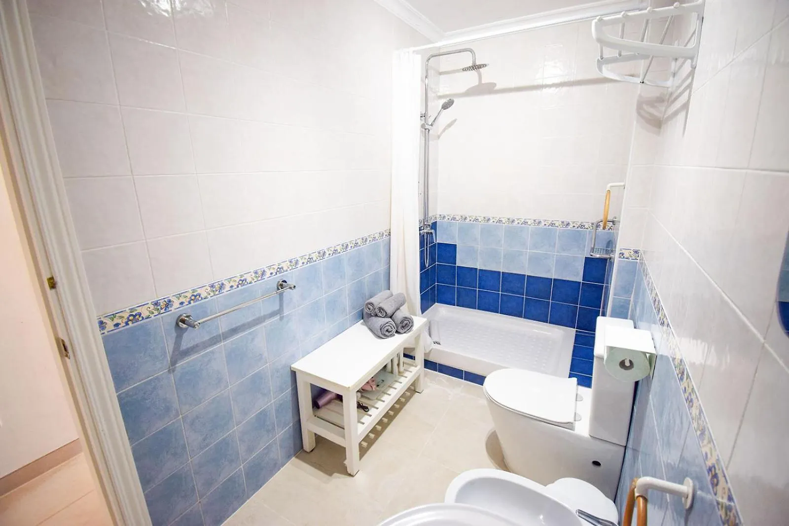 Casa Clara, Frigiliana 2 Bedroom Apartment With Communal Pool Hansonholiday Rentals 0*,  España