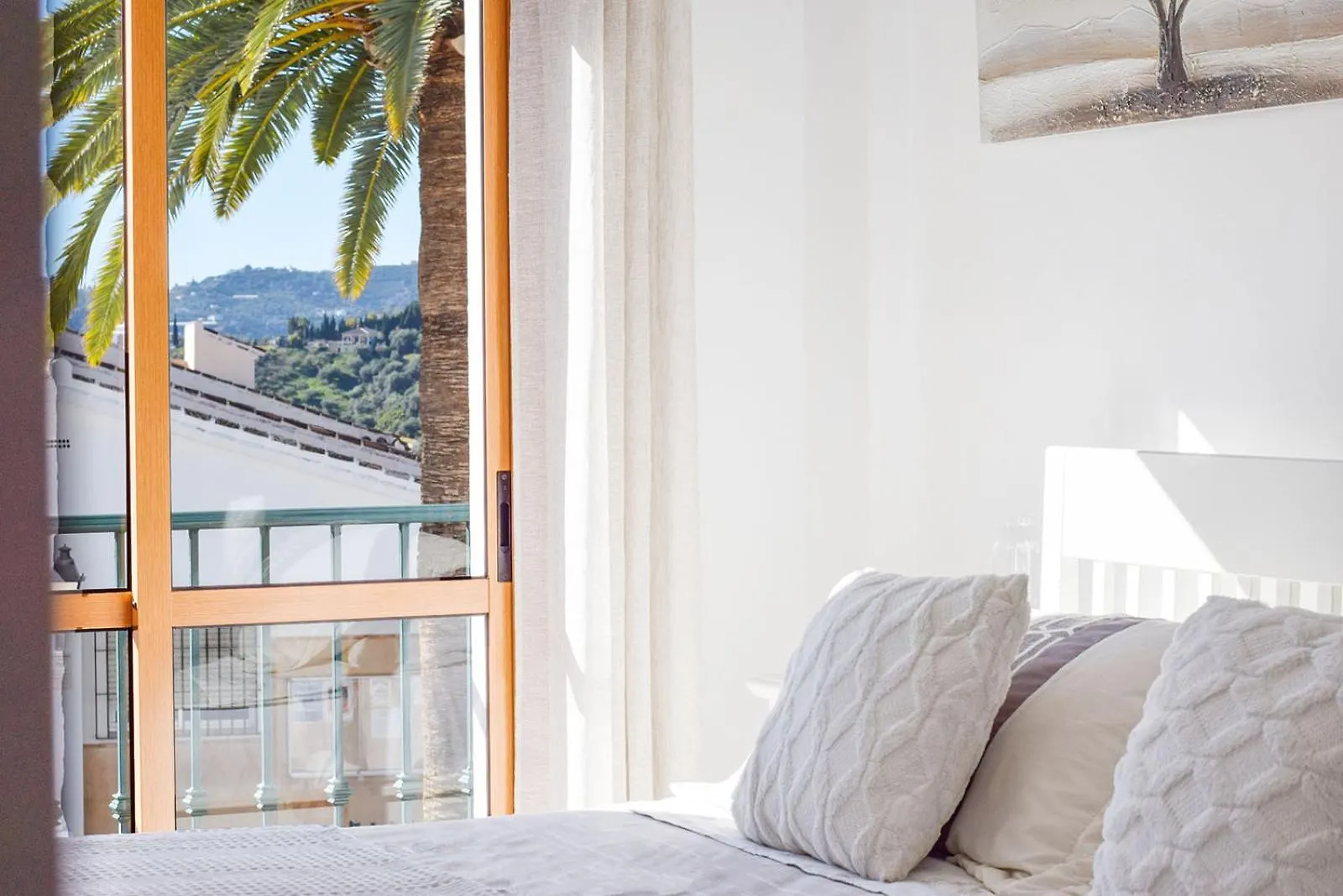 Casa Clara, Frigiliana 2 Bedroom Apartment With Communal Pool Hansonholiday Rentals España